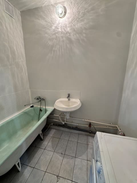 3 комн., 73 м², Блочный, Площадь Победы 10