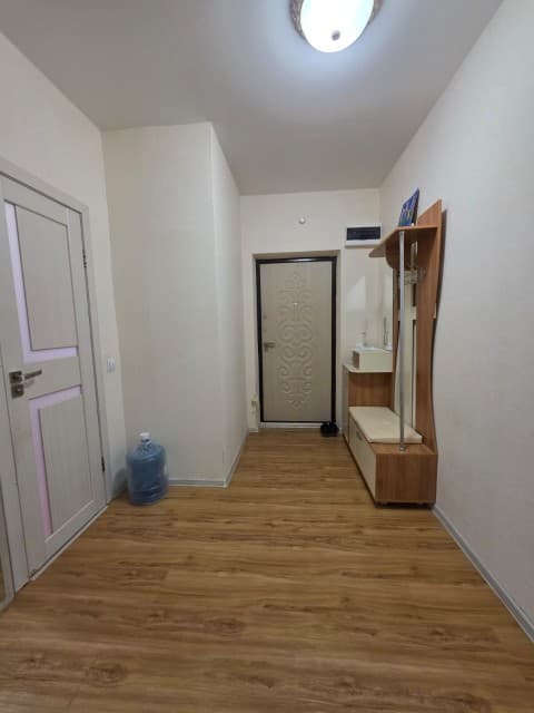 2 комн., 68 м², Блочный, Площадь Победы 3