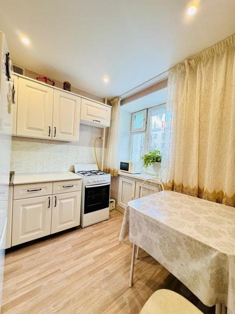 1 комн., Блочный, Центр - район пл. Орджоникидзе 3