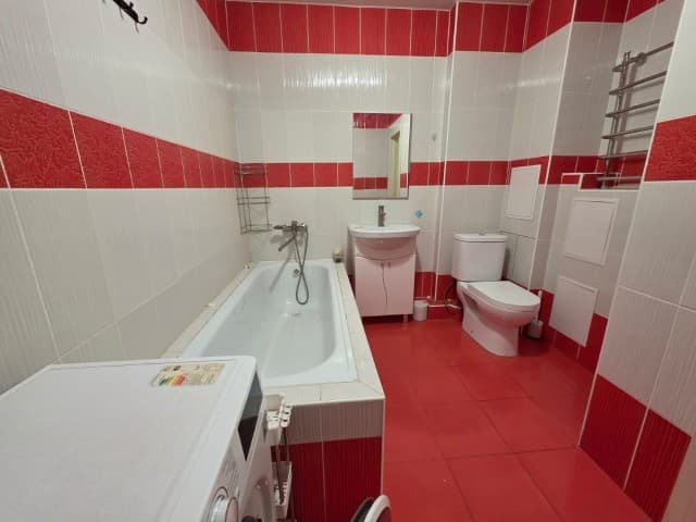 2 комн., 68 м², Блочный, Площадь Победы 4