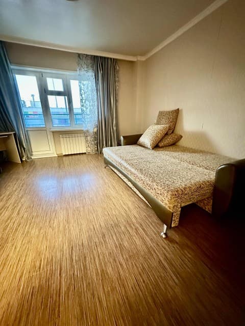 2 комн., 65 м², Монолитно-каркасный, Центр - район пл. Дружбы 4