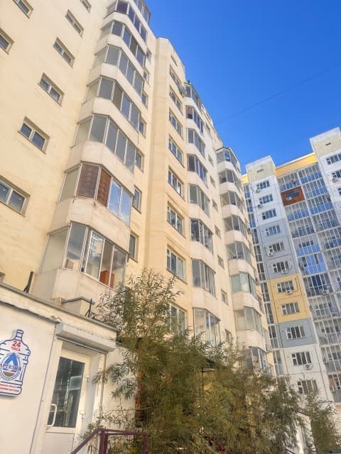 2 комн., 61 м², Монолитно-каркасный, Крестьянский рынок, стадион "Туймаада" 2