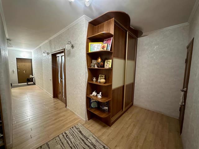 3 комн., 103 м², Блочный, Сахацирк 5