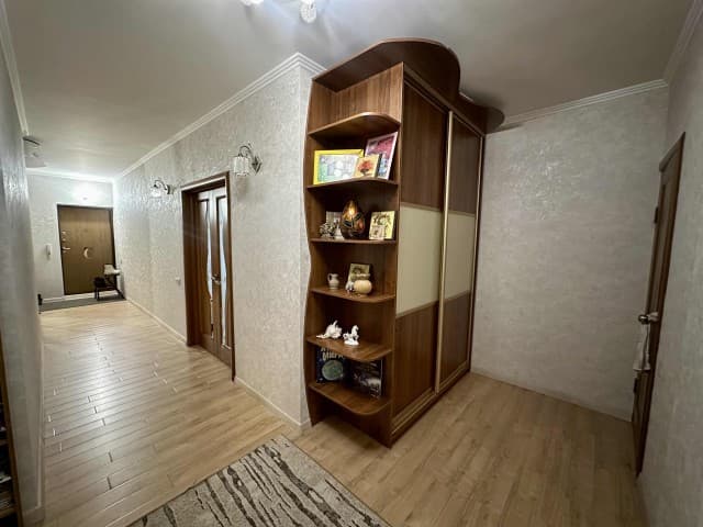 3 комн., 103 м², Блочный, Сахацирк 7