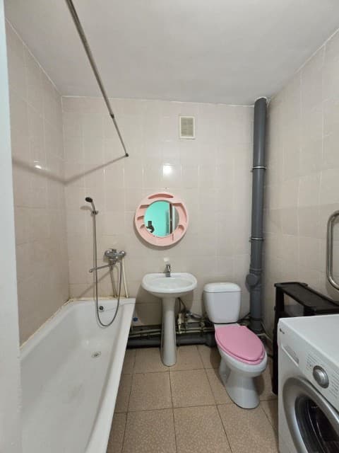 1 комн., 35 м², Блочный, Областная больница, рынок "Манньыаттаах" 9