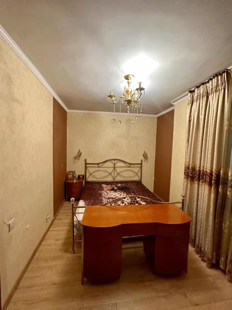 3 комн., 103 м², Блочный, Сахацирк 2