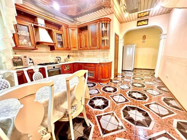 4 комн., 142 м², Монолитно-каркасный, Центр - район пл. Ленина