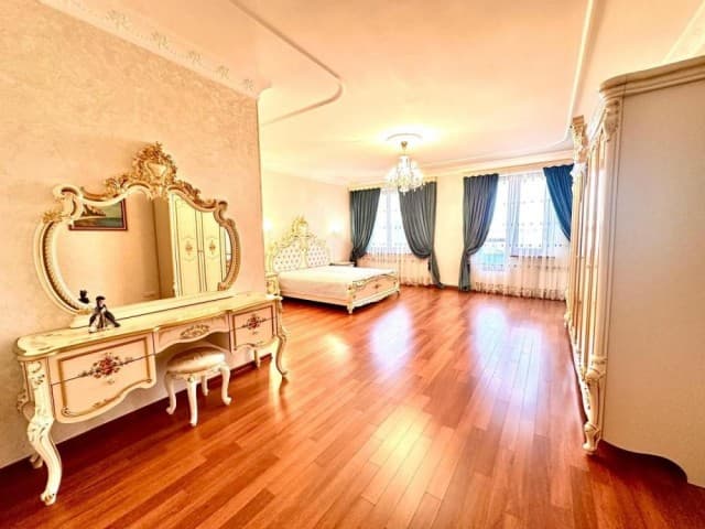 4 комн., 142 м², Монолитно-каркасный, Центр - район пл. Ленина 10