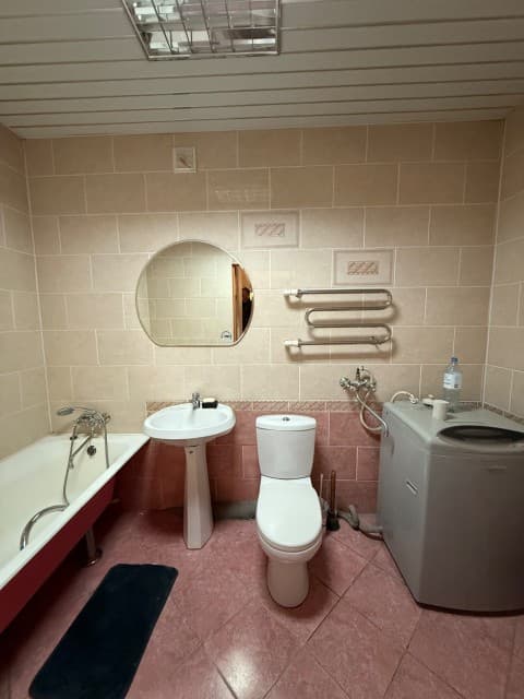 3 комн., Сталинка, Центр - район пл. Орджоникидзе 6