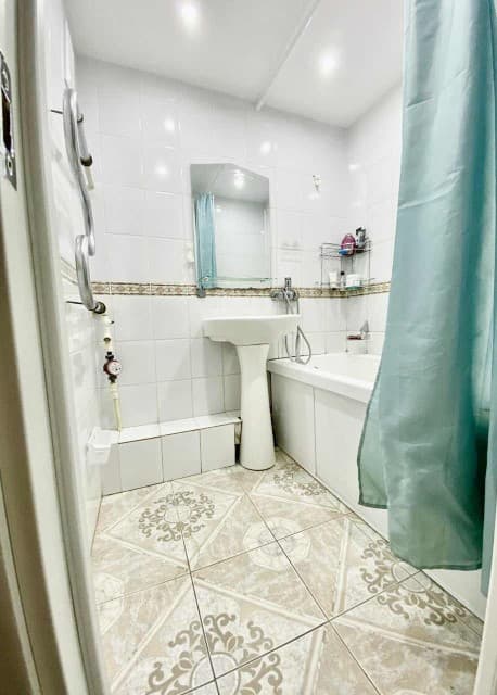 3 комн., 71 м², Блочный, Глазная больница 18