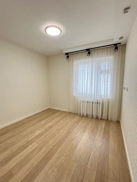 3 комн., 75 м², Другое, Сахацирк 2