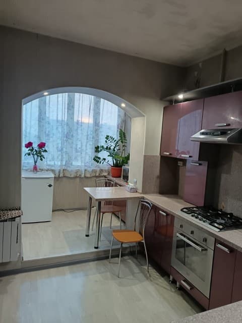 3 комн., 77 м², 112 серия, Крестьянский рынок, стадион "Туймаада"