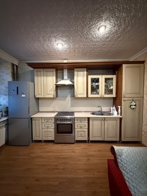 3 комн., Сталинка, Центр - район пл. Орджоникидзе 8