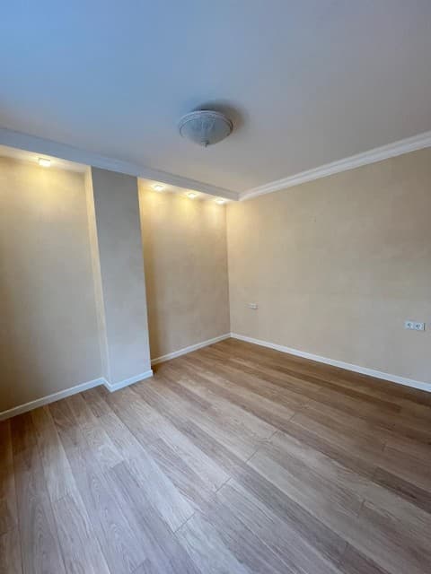 3 комн., 75 м², Другое, Сахацирк 3