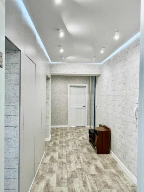 3 комн., 71 м², Блочный, Глазная больница 5