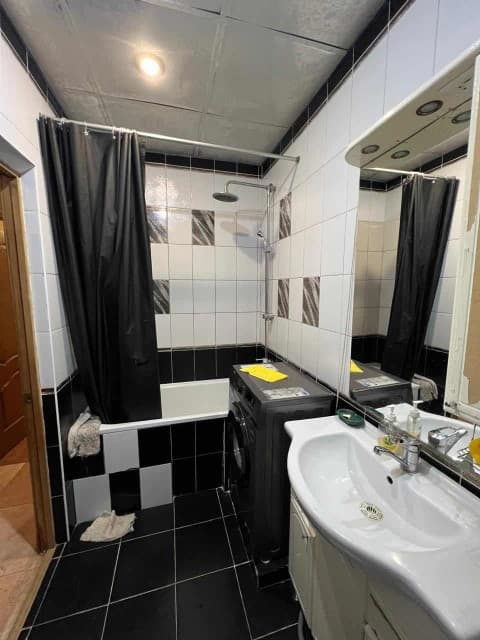 2 комн., 60 м², Блочный, Площадь Победы 6