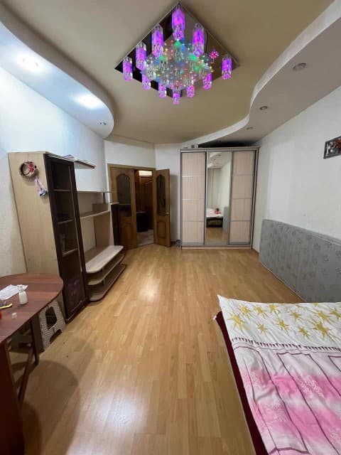 2 комн., 60 м², Блочный, Площадь Победы 7