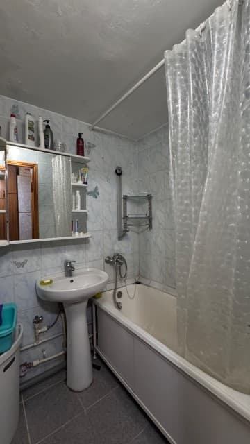 4 комн., 95 м², Инд. планировка, Центр - район пл. Орджоникидзе 11