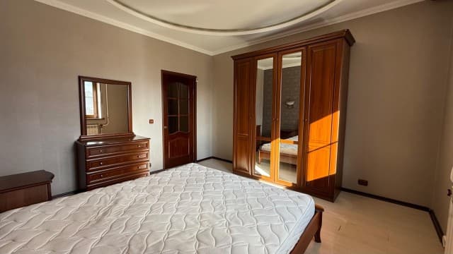 3 комн., 93 м², Инд. планировка, Сахацирк 8