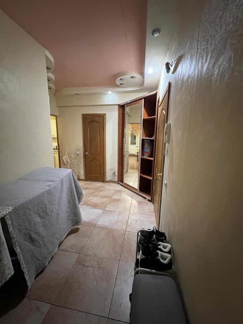 2 комн., 60 м², Блочный, Площадь Победы 5