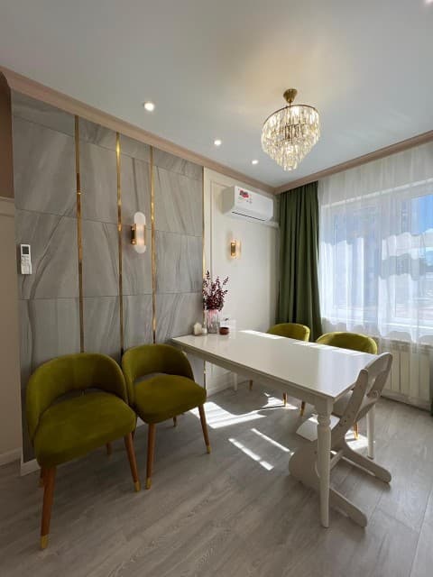 4 комн., 93 м², Блочный, Вилюйский тракт 2