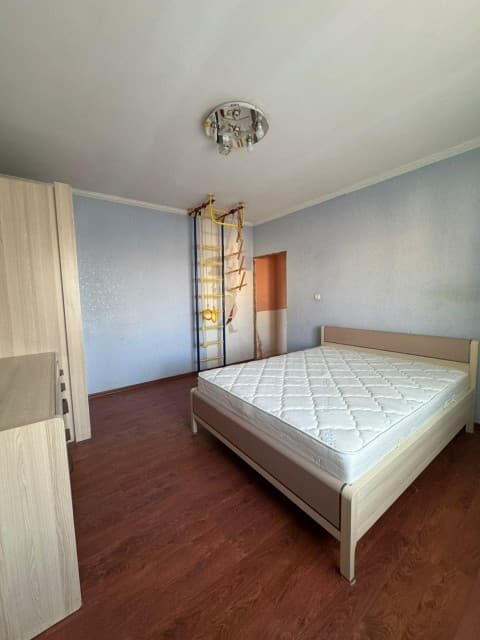 3 комн., 84 м², Блочный, Сахацирк 5