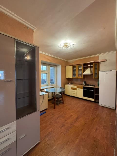 3 комн., 84 м², Блочный, Сахацирк 4