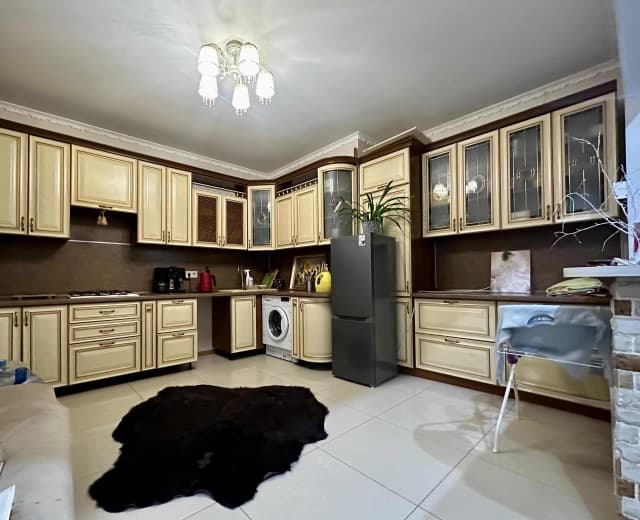 3 комн., 104 м², Блочный, Сахацирк 2