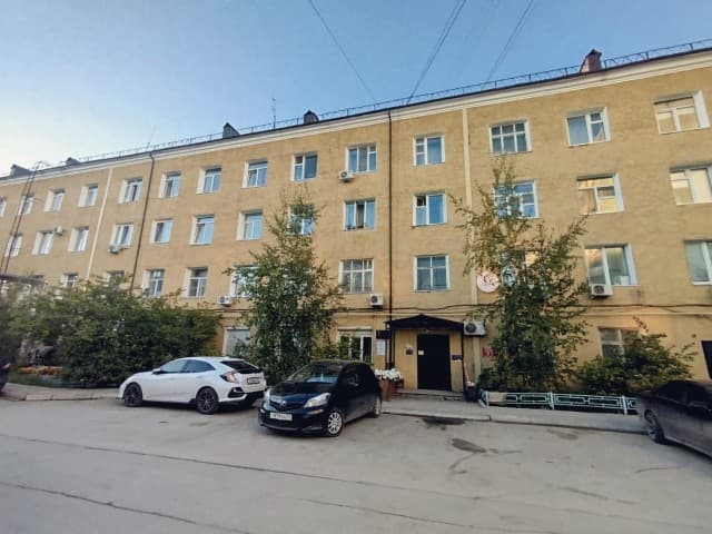 3 комн., 79 м², Сталинка, Центр - район пл. Орджоникидзе 14