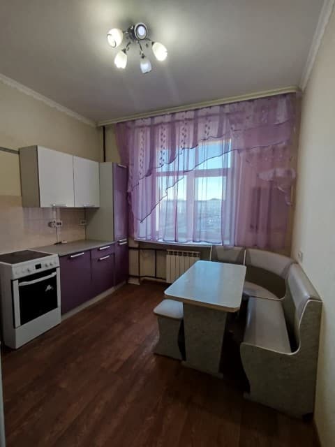 3 комн., 79 м², Сталинка, Центр - район пл. Орджоникидзе 2