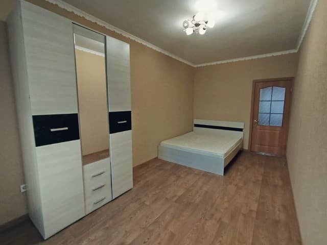 3 комн., 79 м², Сталинка, Центр - район пл. Орджоникидзе 5