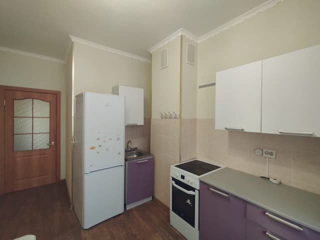 3 комн., 79 м², Сталинка, Центр - район пл. Орджоникидзе 3