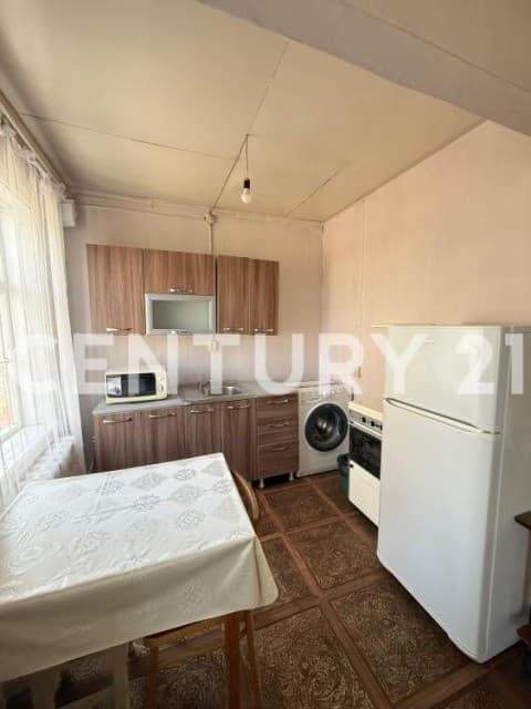 3 комн., 42 м², Дерев. б/у, Областная больница, рынок "Манньыаттаах" 4