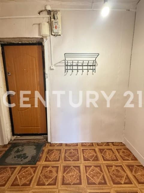 3 комн., 42 м², Дерев. б/у, Областная больница, рынок "Манньыаттаах" 13