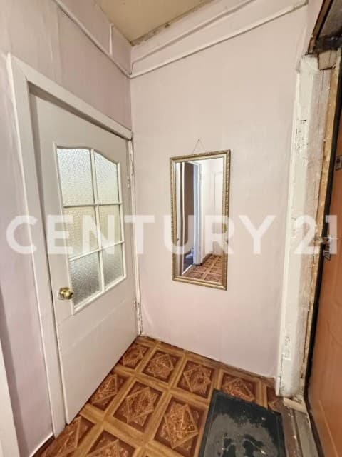 3 комн., 42 м², Дерев. б/у, Областная больница, рынок "Манньыаттаах" 12