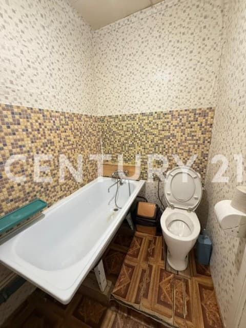 3 комн., 42 м², Дерев. б/у, Областная больница, рынок "Манньыаттаах" 11