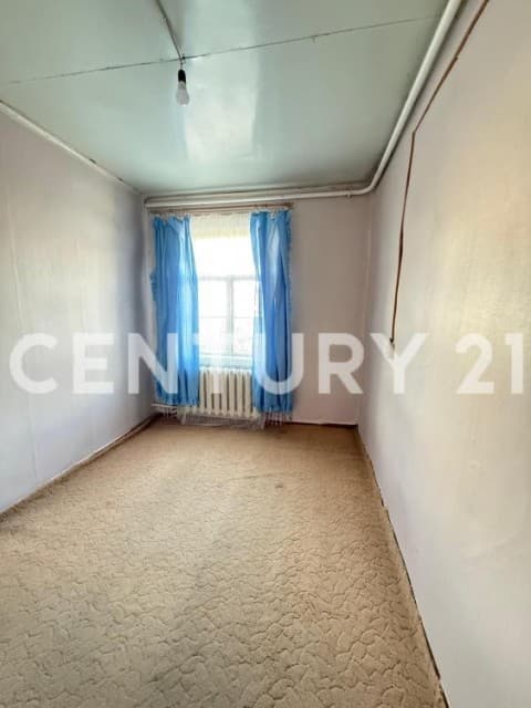 3 комн., 42 м², Дерев. б/у, Областная больница, рынок "Манньыаттаах" 5