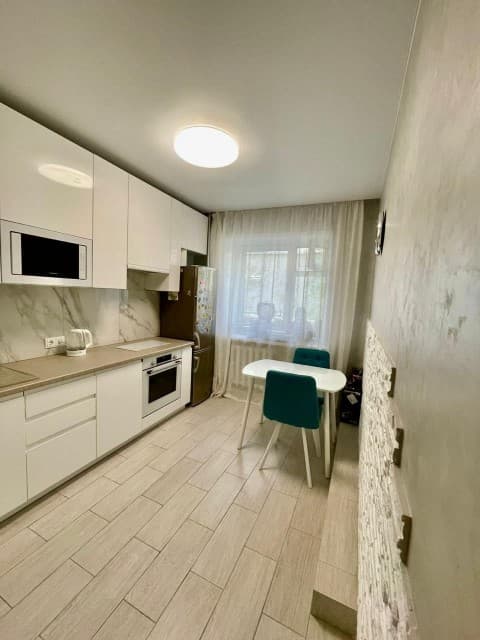 2 комн., 70 м², Блочный, Рынок Столичный 5