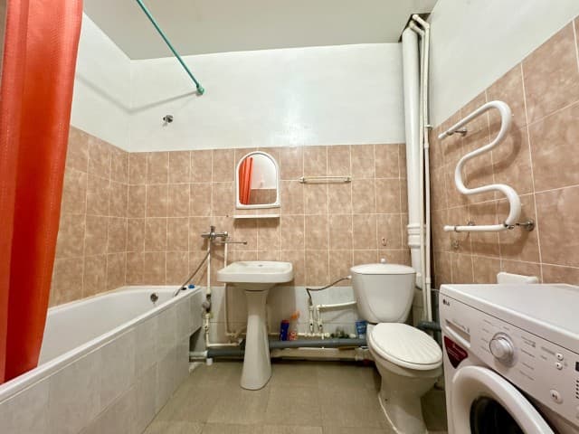 2 комн., 62 м², Блочный, 202 мкрн. 7