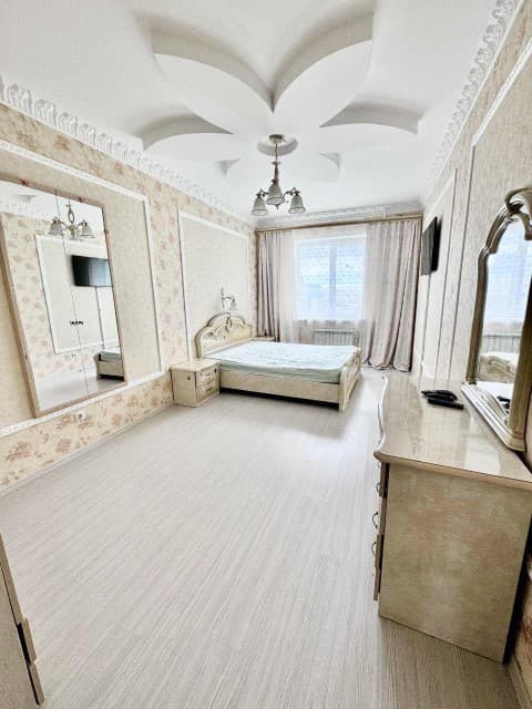 3 комн., 102 м², Инд. планировка, Сахацирк 8