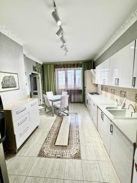 3 комн., 102 м², Инд. планировка, Сахацирк 4