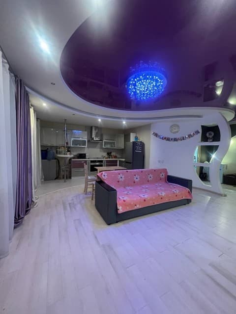 3 комн., 96 м², Блочный, Авиапорт 10