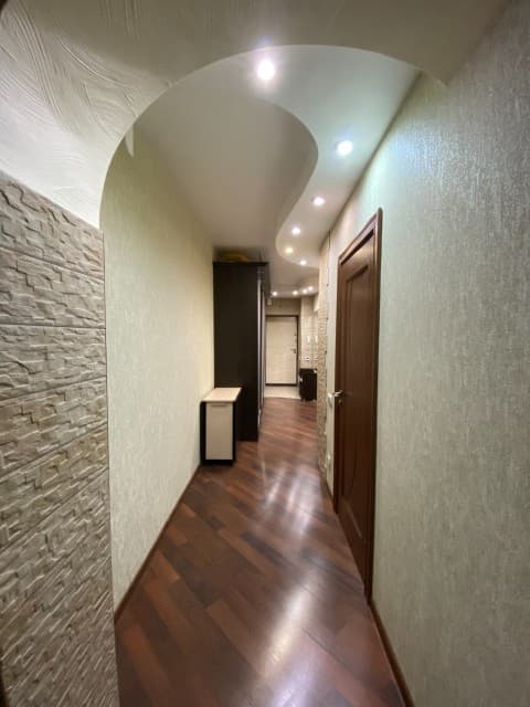 3 комн., Блочный, Площадь Победы 8