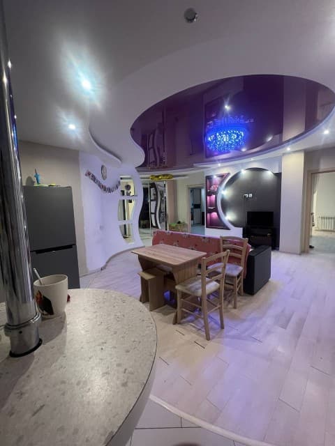 3 комн., 96 м², Блочный, Авиапорт 9