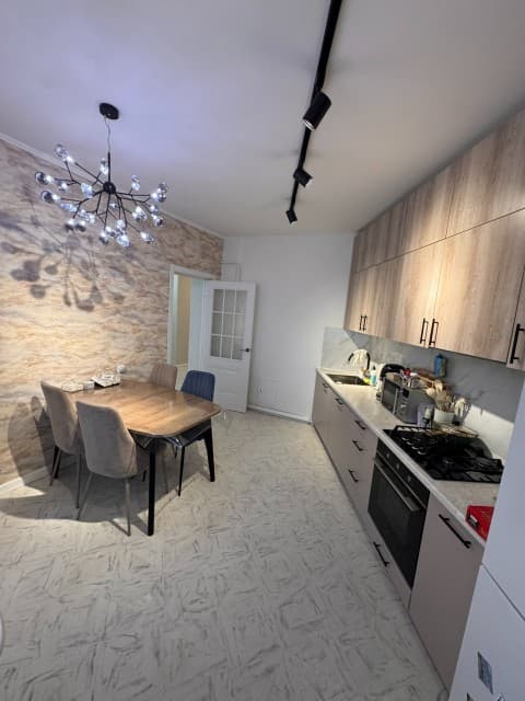 2 комн., 77 м², Инд. планировка, Сахацирк 4