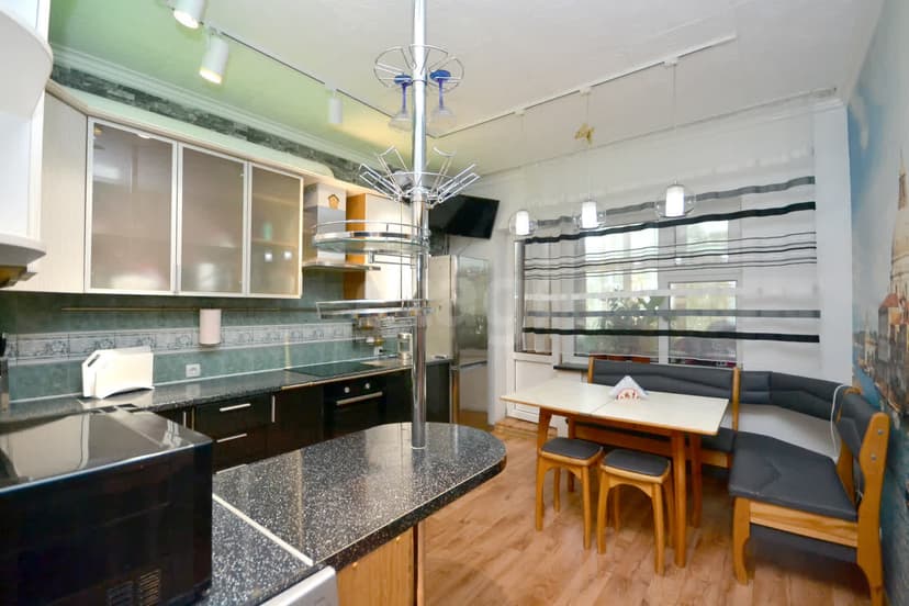 3 комн., 80 м², Инд. планировка 3