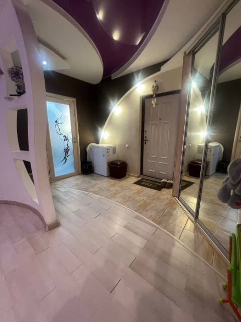 3 комн., 96 м², Блочный, Авиапорт 6