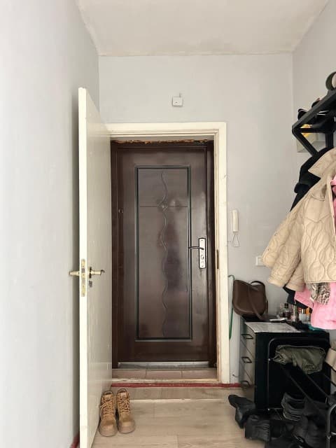2 комн., 60 м², Блочный, Областная больница, рынок "Манньыаттаах" 11