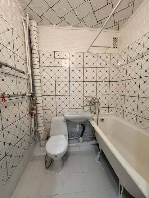 1 комн., 35 м², Блочный, Площадь Победы 5