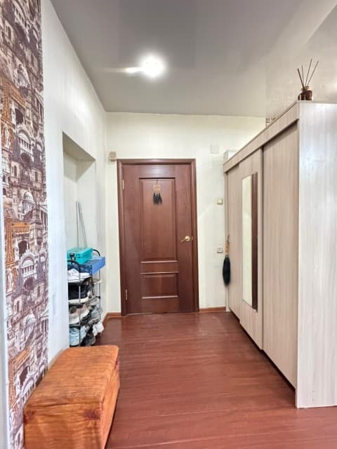 3 комн., 70 м², Блочный, Областная больница, рынок "Манньыаттаах" 8